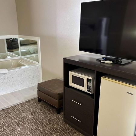 Super 8 By Wyndham Marshall מראה חיצוני תמונה